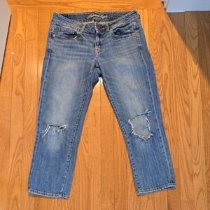 American Eagle Boy-fit Stretch Cropped Destructed Jean Size 4
